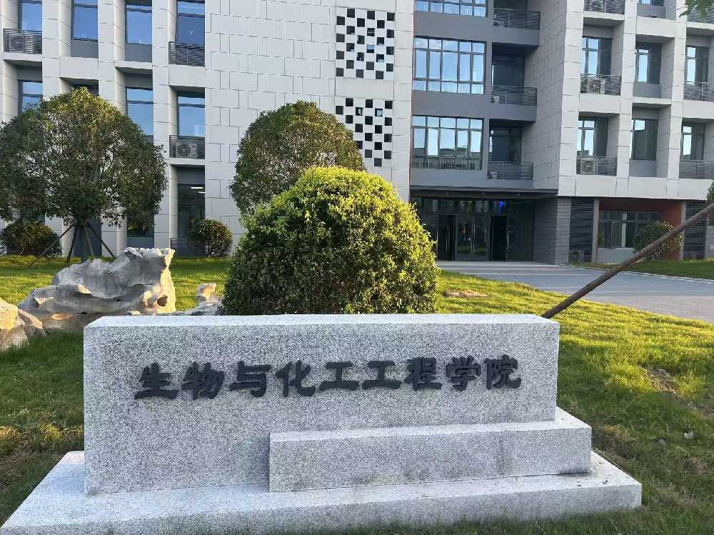 巴南区扬州职业大学体育场高杆灯项目